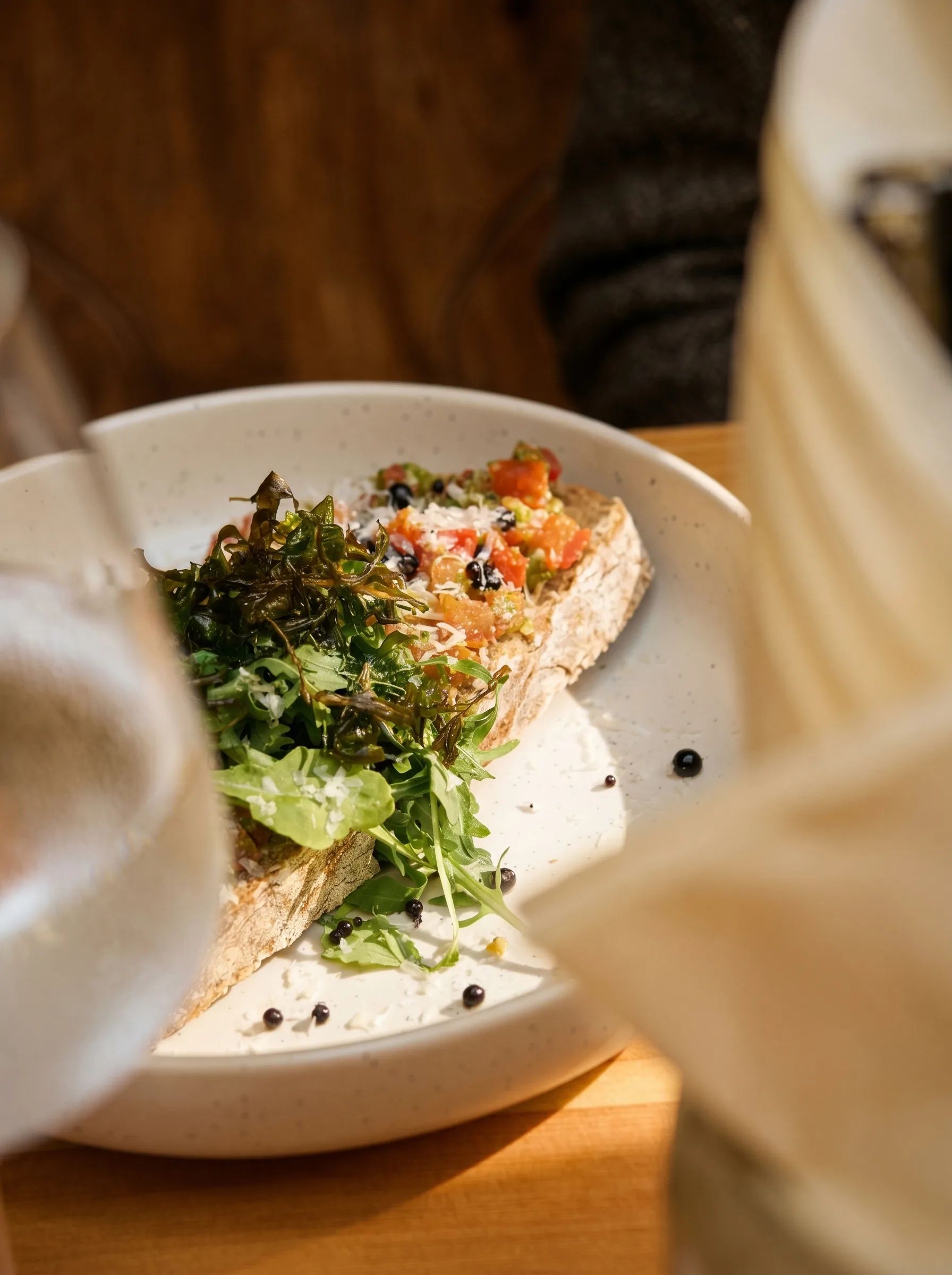 Bruschetta mit Bierkrug